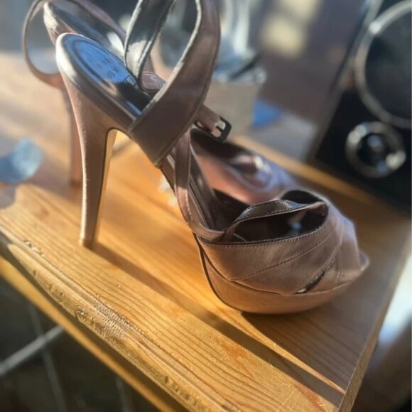 Women`s Heels size 5 - Picture 4 of 4